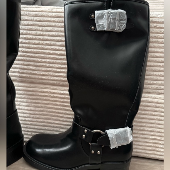 Amazon Boots - Picture 4 of 6